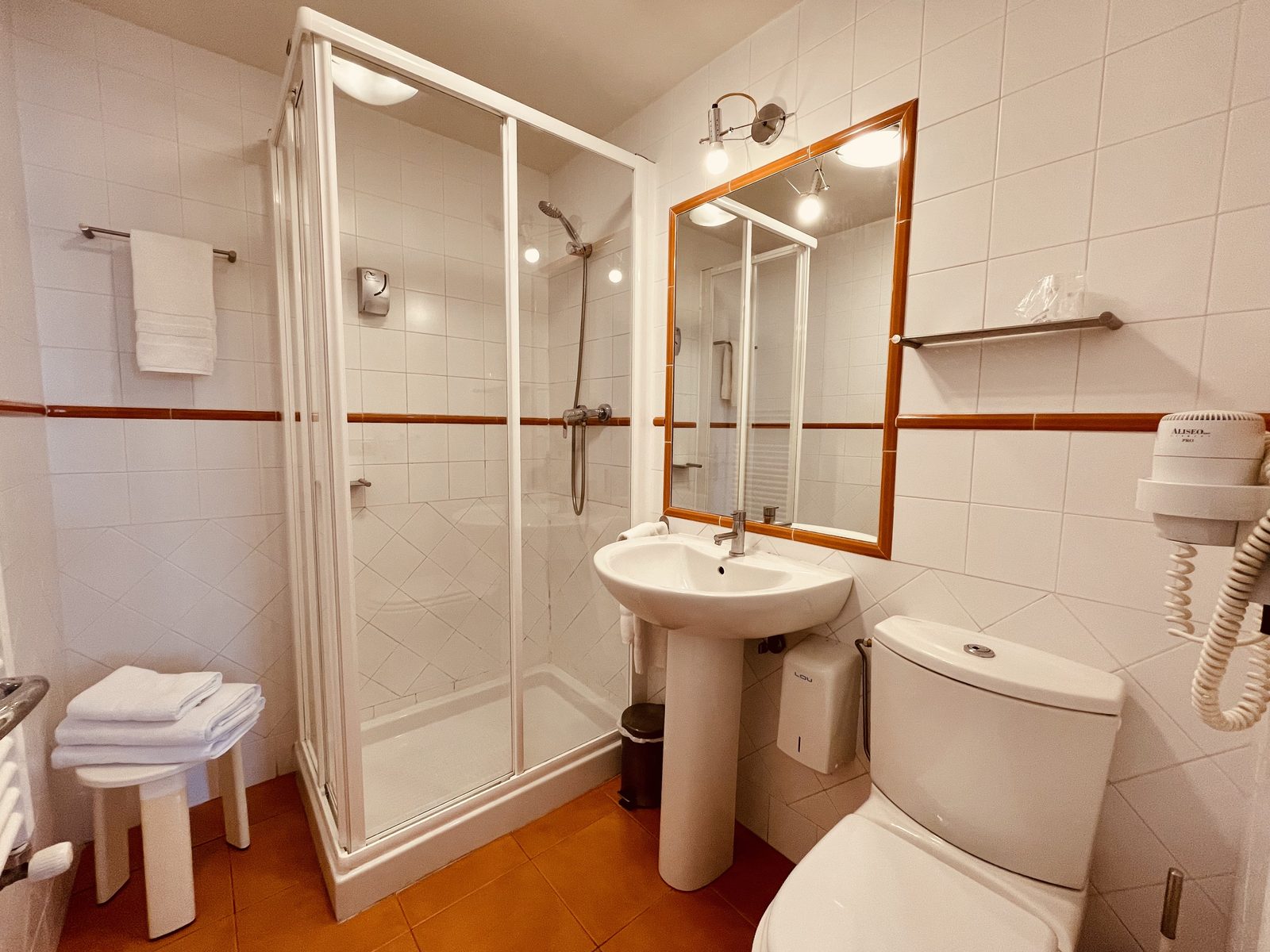 Double room with two single beds