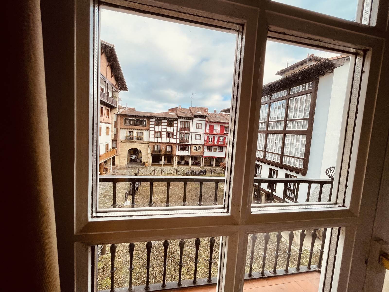 Chambre double avec vue sur la vieille ville de Hondarribia