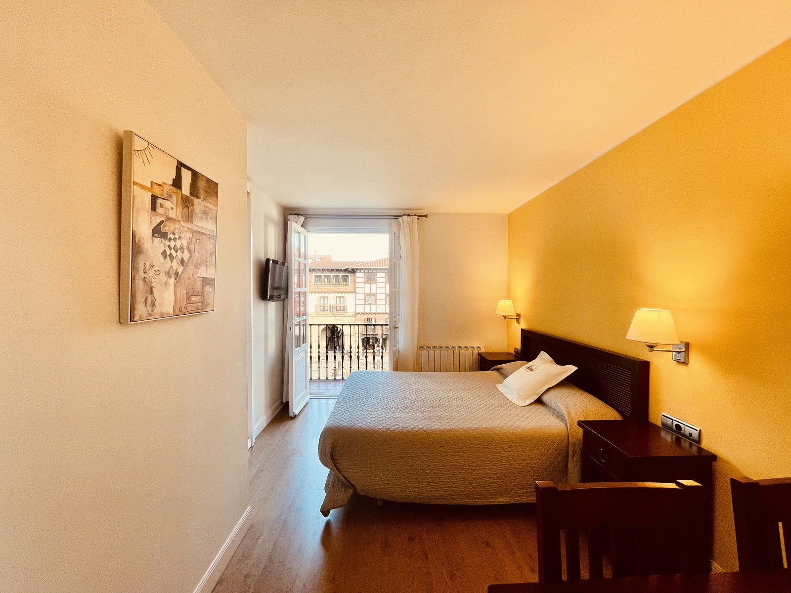 Chambre double avec vue sur la vieille ville de Hondarribia