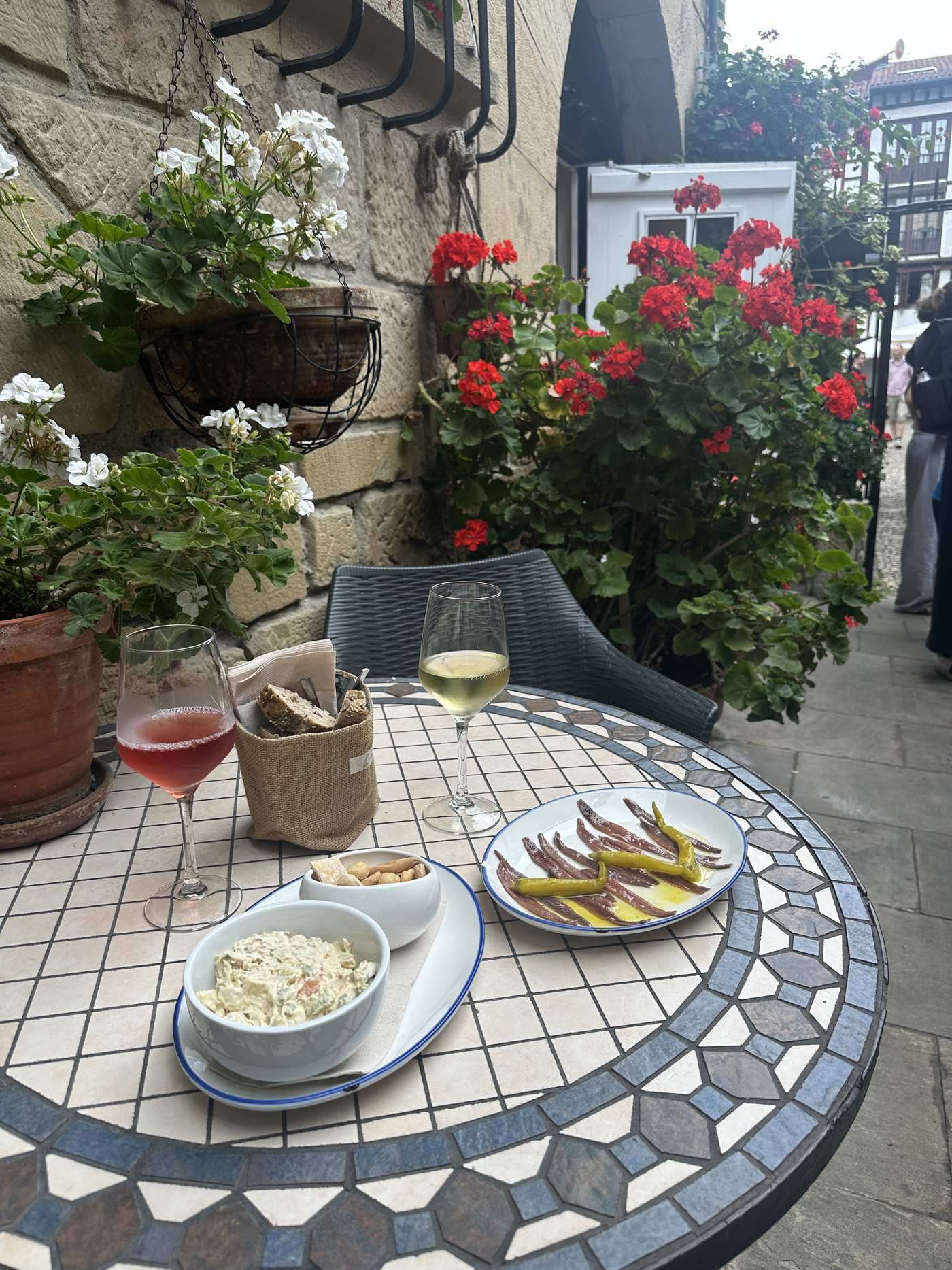 Wine and snacks on the terrace of Hotel Palacete